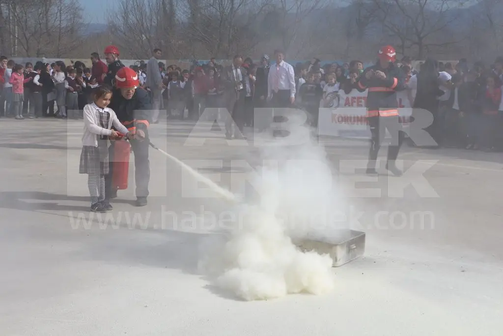 Haber: Öğrencilerin Yangın Tatbikatı Gerçeği Aratmadı - Galeri-3