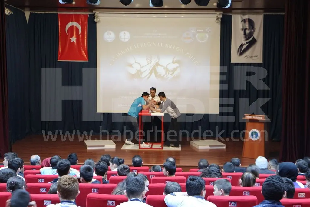 Haber: Bilek Güreşinde Öğrencilerden Kıyasıya Mücadele - Galeri-2
