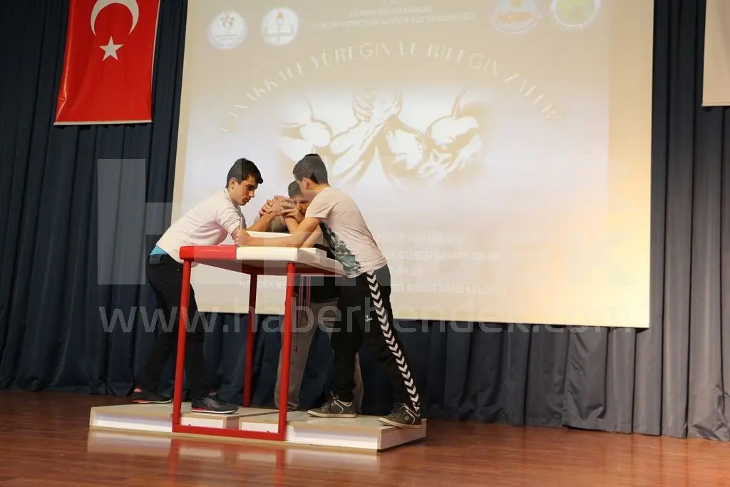 Haber: Bilek Güreşinde Öğrencilerden Kıyasıya Mücadele - Galeri-3
