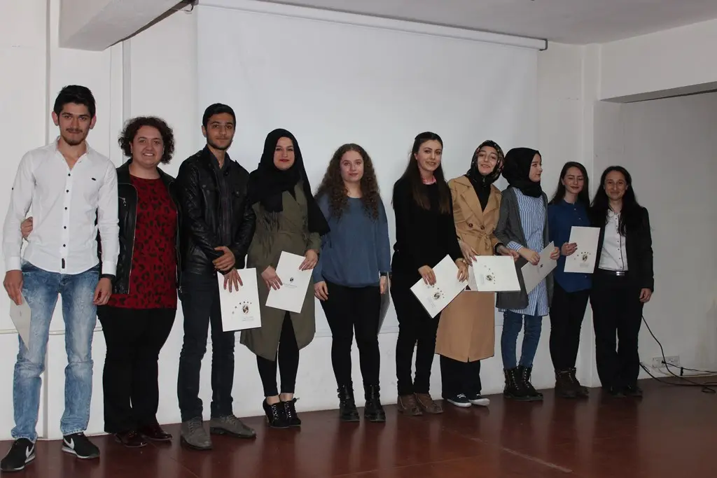 Haber: Hendek MYO’da Onur Öğrencileri Törenle Belgelerini Aldı - Galeri-3