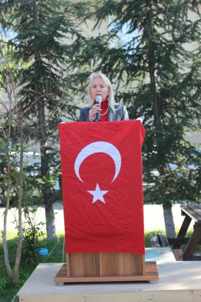 Haber: Eğitim fakültesi öğrenci konseyi Çanakkale şehitlerini andı - Galeri-2