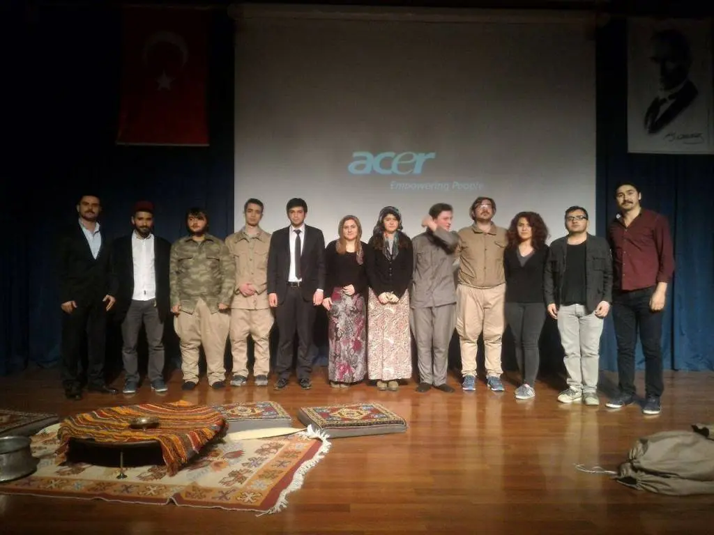Haber: Eğitim fakültesi öğrenci konseyi Çanakkale şehitlerini andı - Galeri-3