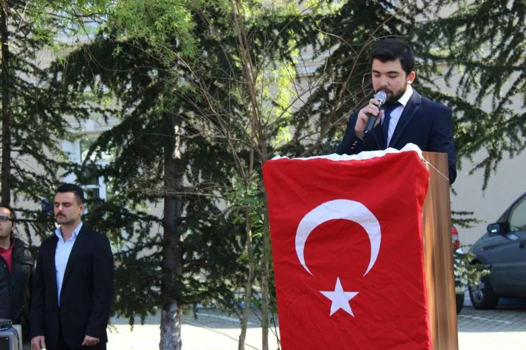 Haber: Eğitim fakültesi öğrenci konseyi Çanakkale şehitlerini andı - Galeri-4