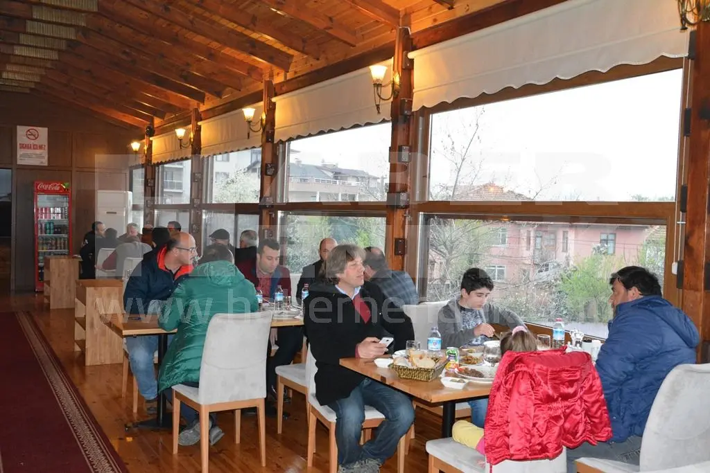 Haber: Tutkunlar Yapı 18. Yılını Yemekle Kutladı - Galeri-4