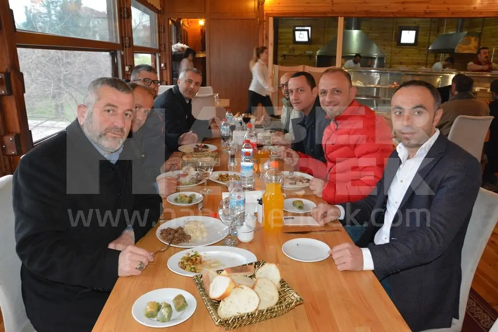 Haber: Tutkunlar Yapı 18. Yılını Yemekle Kutladı - Galeri-5
