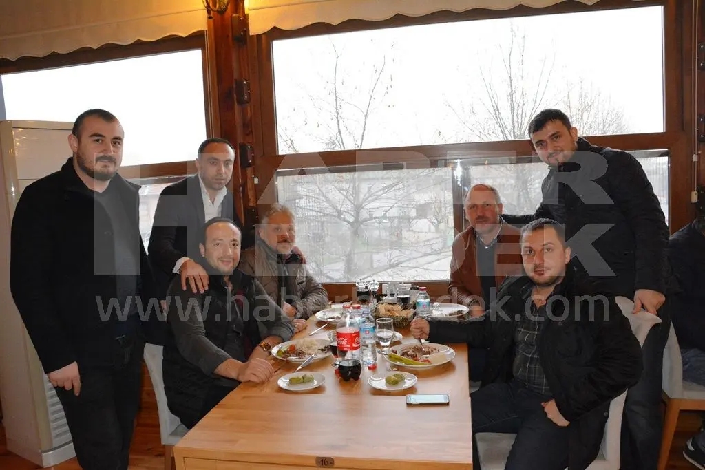 Haber: Tutkunlar Yapı 18. Yılını Yemekle Kutladı - Galeri-3