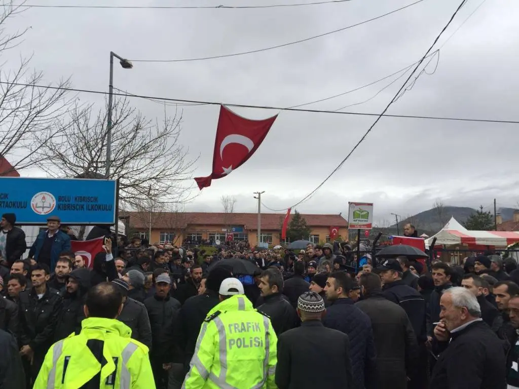 Haber: Okul Müdürü Çeşme’nin Şehit Olan Yeğeni Dualarla Son Yolculuğuna Uğurlandı - Galeri-2