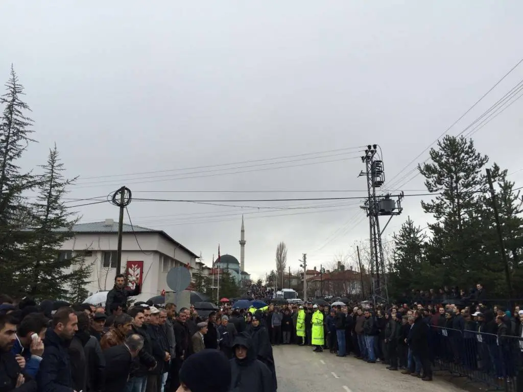 Haber: Okul Müdürü Çeşme’nin Şehit Olan Yeğeni Dualarla Son Yolculuğuna Uğurlandı - Galeri-3