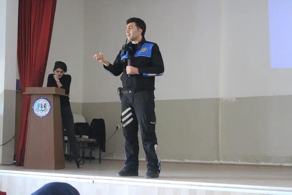 Haber: Üniversiteye Gitmeden Bilinçleniyorlar - Galeri-2