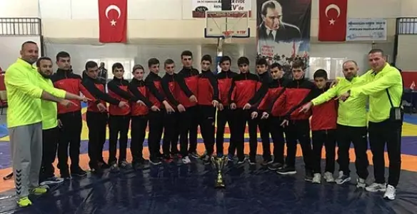 Haber: Hendekli Güreşçiler Uşak’ı Salladı - Öne Çıkan
