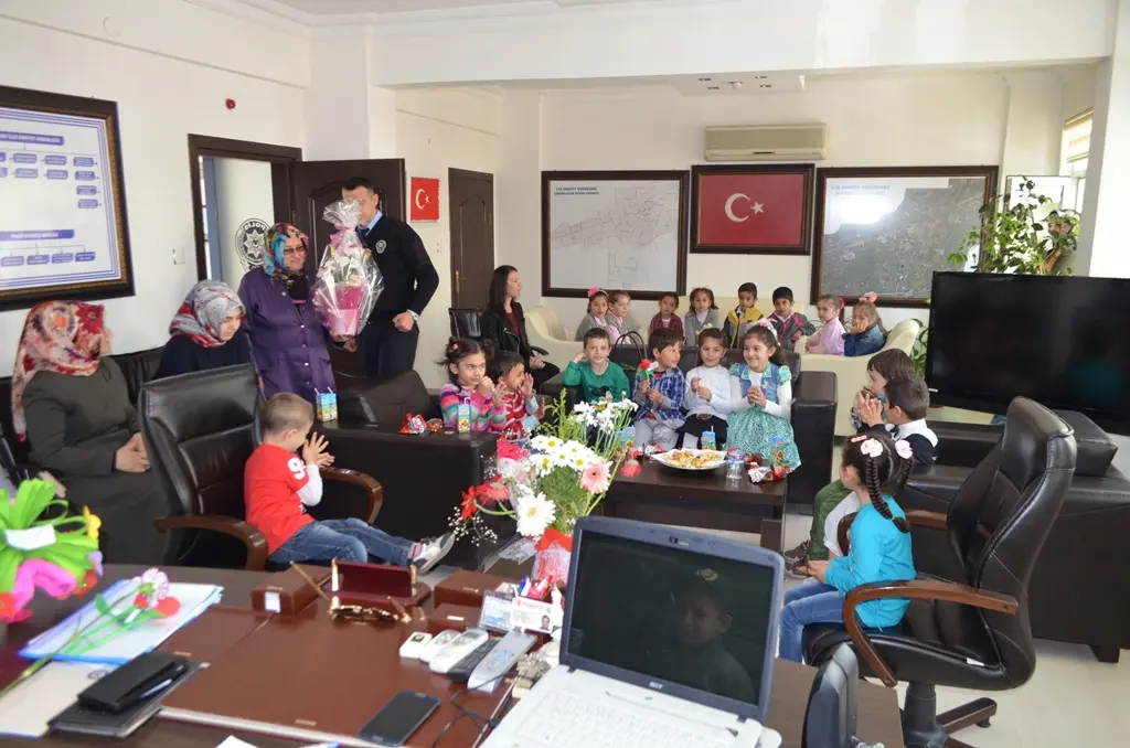 Haber: Minik Öğrenci Emniyet Müdürü Oldu - Galeri-1