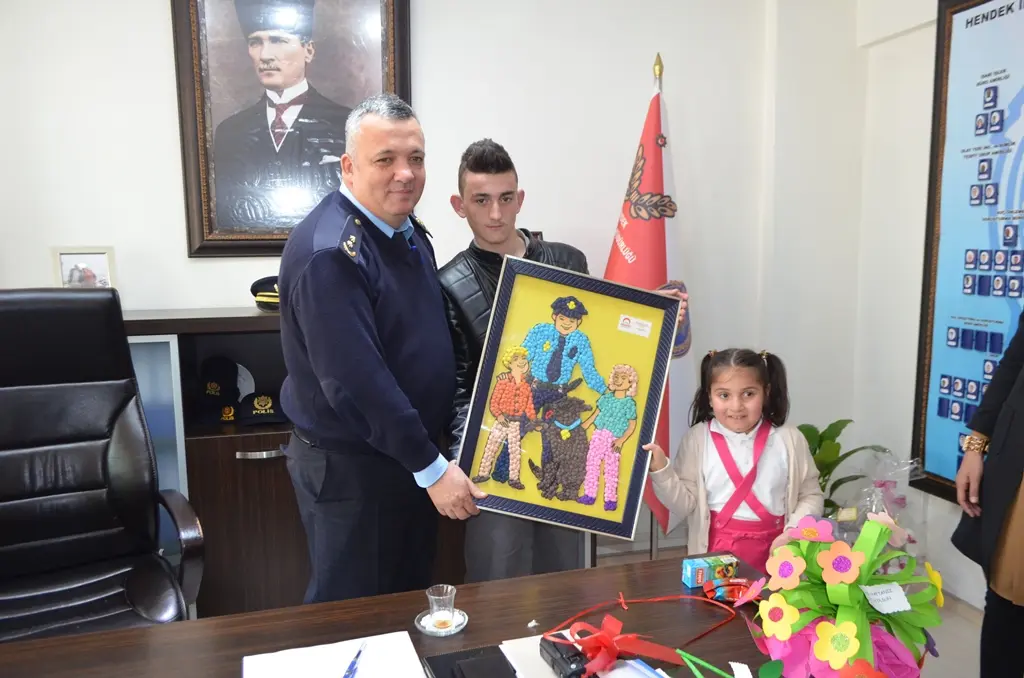 Haber: Özel Çocuklardan Duygulandıran Polis Haftası Hediyesi - Galeri-1