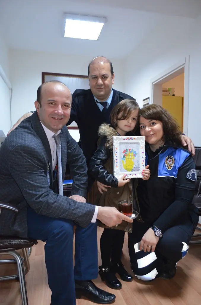 Haber: MİNİKLER VE ÖZEL ÖĞRENCİLER DE POLİSİ UNUTMADI - Galeri-3