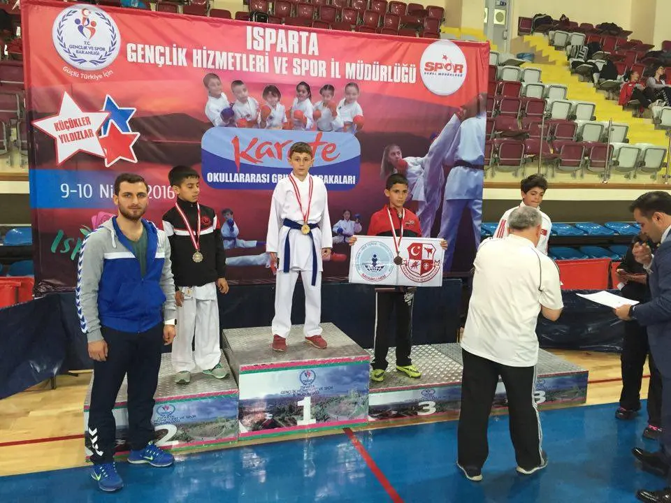 Haber: Hendek Belediyesi Karate Takımı Gürledi - Galeri-1