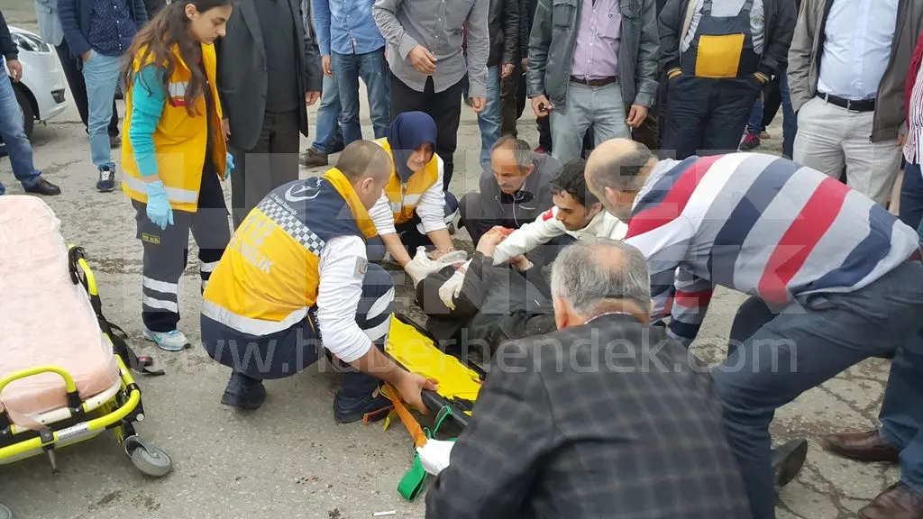 Haber: Servis Aracının çarptığı yaya yaralandı - Galeri-1