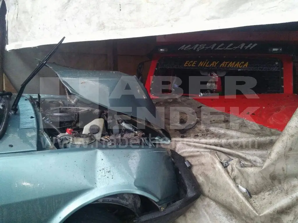 Haber: Aynı Yerde İkinci Kez Otomobil Bahçeye Uçtu - Galeri-2