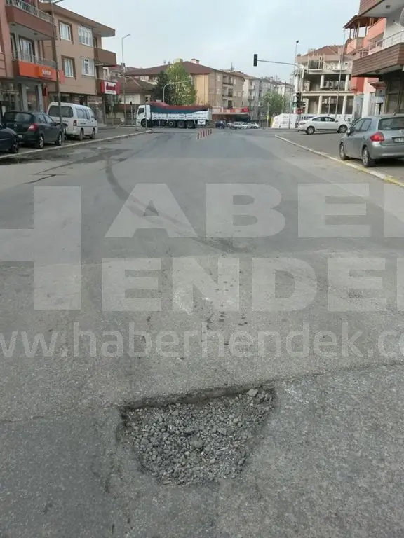 Haber: Vatandaşlardan Bozuk Yolların Yapılmasını İstiyor - Galeri-4