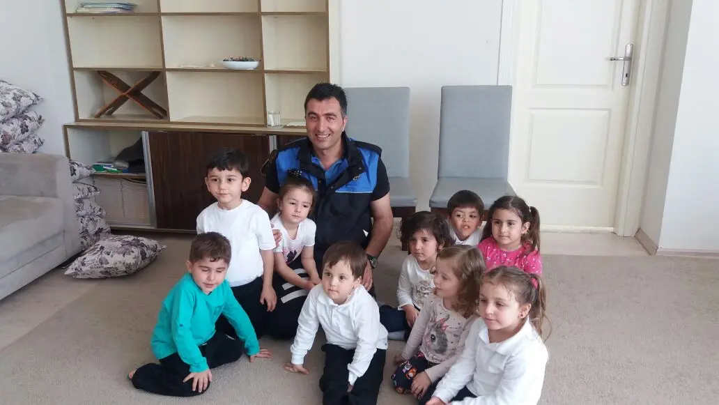 Haber: İrfan Mektebi Öğrencileri Polis Abilerini Çok Sevdi - Galeri-1