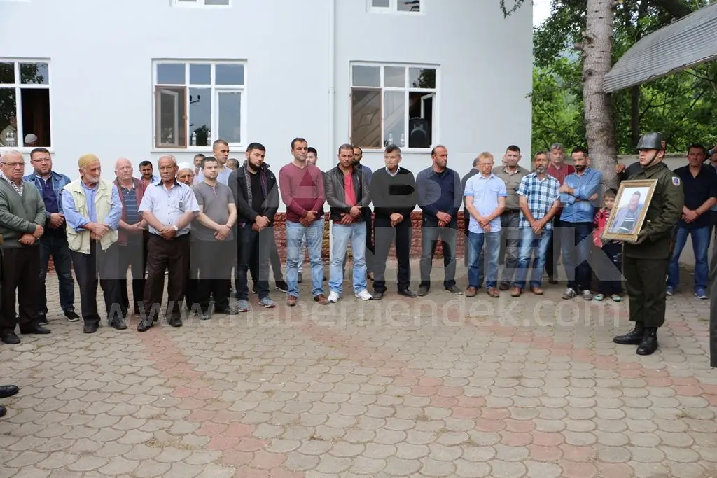 Haber: Kıbrıs Gazisi Askeri Tören İle Toprağa Verildi - Galeri-2