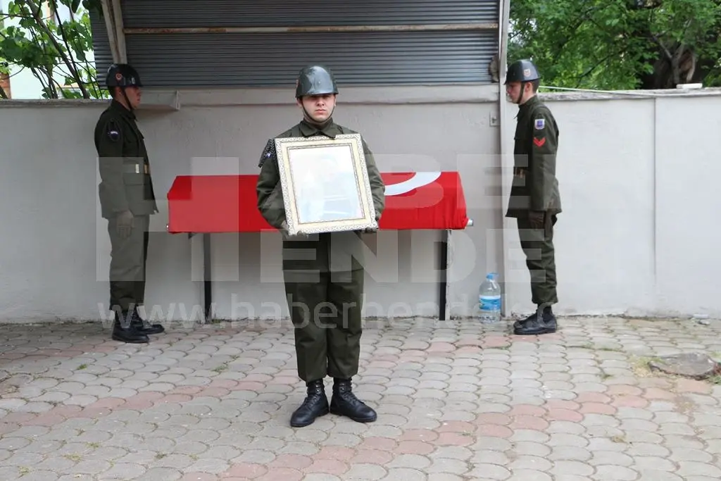 Haber: Kıbrıs Gazisi Askeri Tören İle Toprağa Verildi - Galeri-1