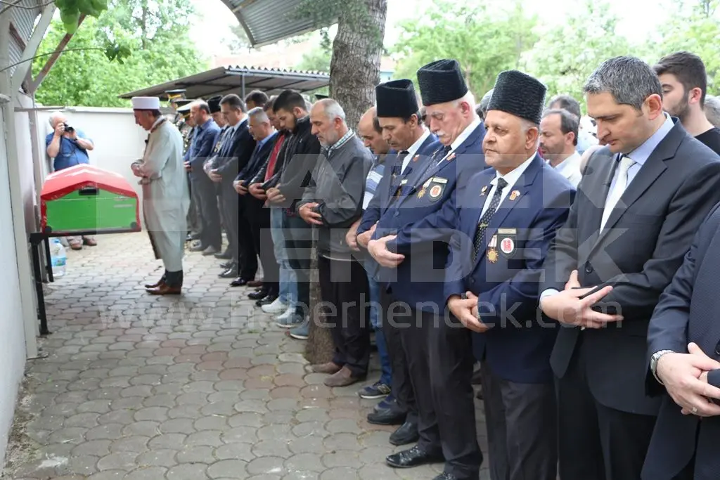 Haber: Kıbrıs Gazisi Askeri Tören İle Toprağa Verildi - Galeri-3