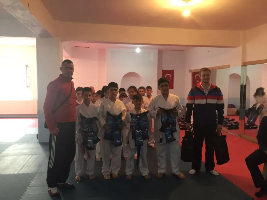Haber: Kaymakam Akbıyık sporculara Spor Malzemesi Dağıttı - Galeri-3