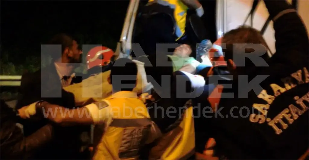 Haber: Araçta sıkışan karı-koca itfaiye ekiplerince kurtarıldı - Galeri-2