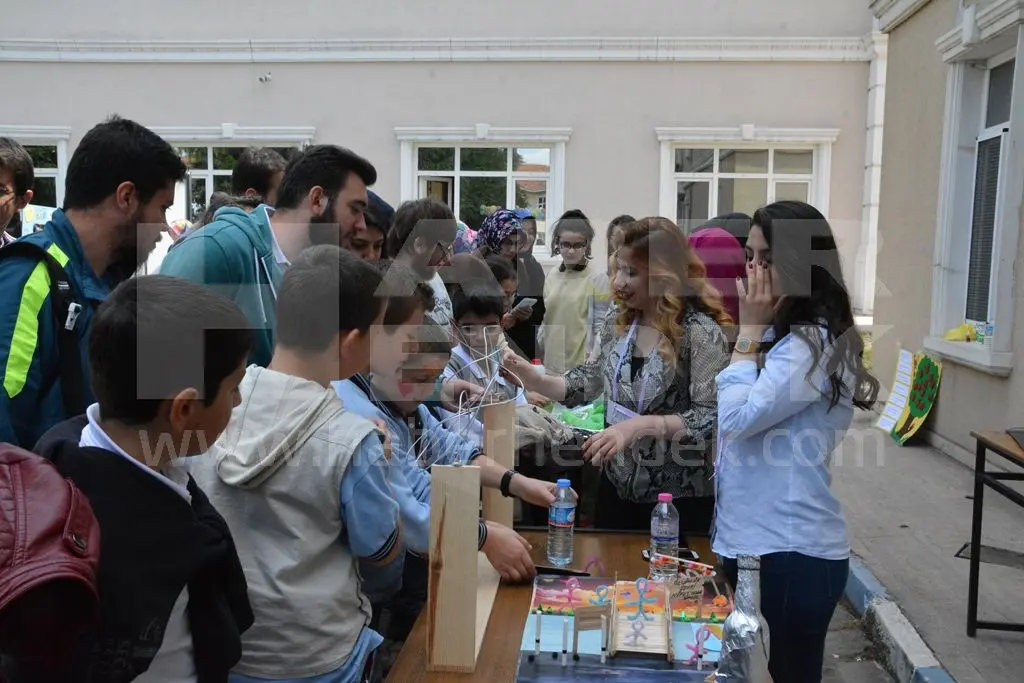 Haber: Eğitim Fakültesi Öğrencilerinden Bilim Şenliği - Galeri-7