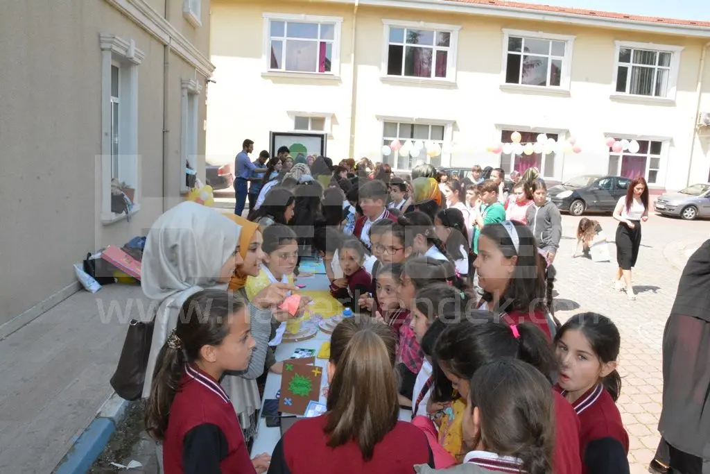 Haber: Eğitim Fakültesi Öğrencilerinden Bilim Şenliği - Galeri-2