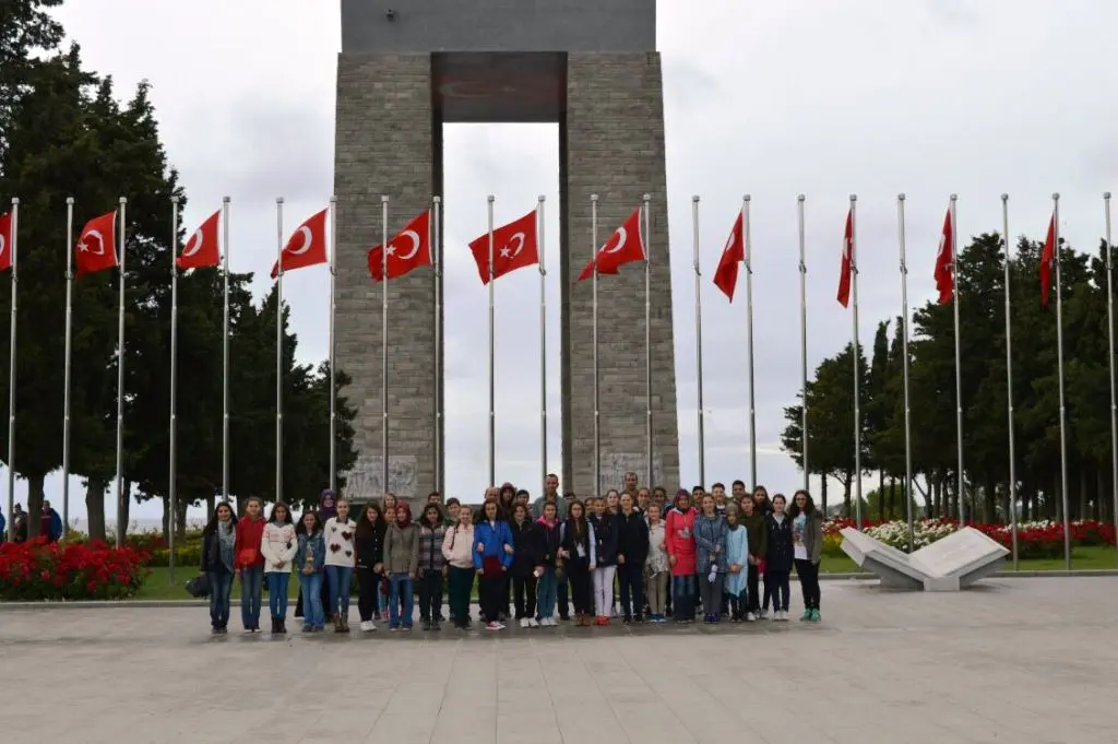 Haber: Ş. Ali Gaffar Okkan Ortaokulu'ndan Başarılı Öğrencilere Tarihsel Ödül - Galeri-1
