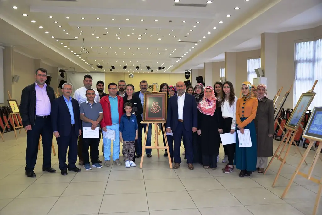 Haber: HESMEK yılsonu ebru sanatı sergisi açıldı - Öne Çıkan