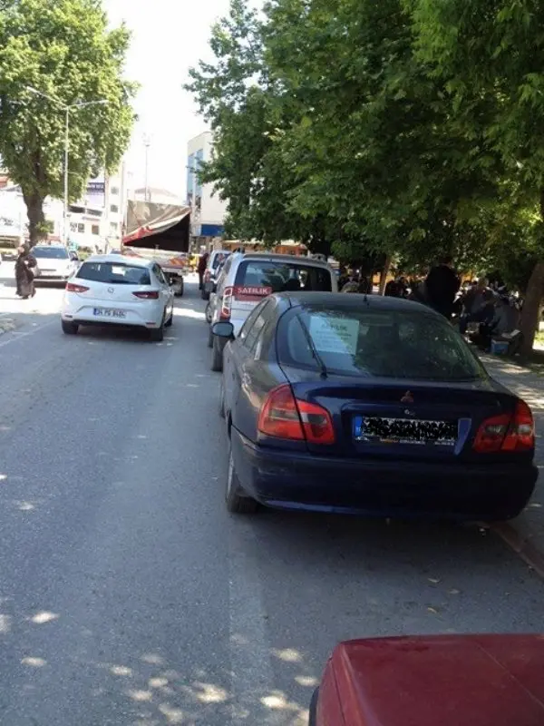 Haber: Vatandaş, Cadde Kenarının Galeri Haline Dönmesinden Şikayetçi - Galeri-2