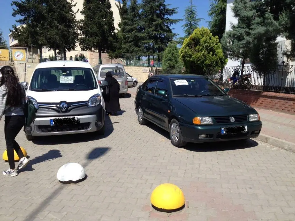 Haber: Vatandaş, Cadde Kenarının Galeri Haline Dönmesinden Şikayetçi - Galeri-1