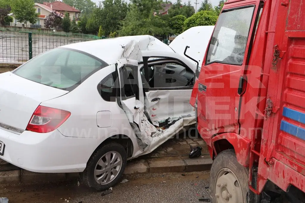 Haber: Hendek’te Kaza 1’i Ağır 5 Yaralı - Galeri-1
