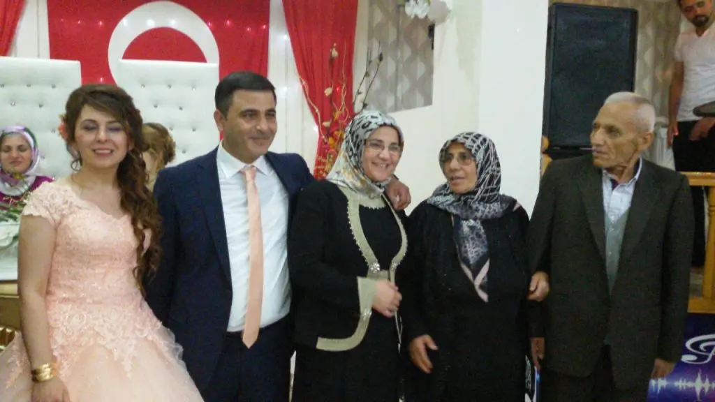 Haber: MHP Meclis Üyesi Avukat Ahmet Ay ve Emel Nişanlandı - Galeri-1