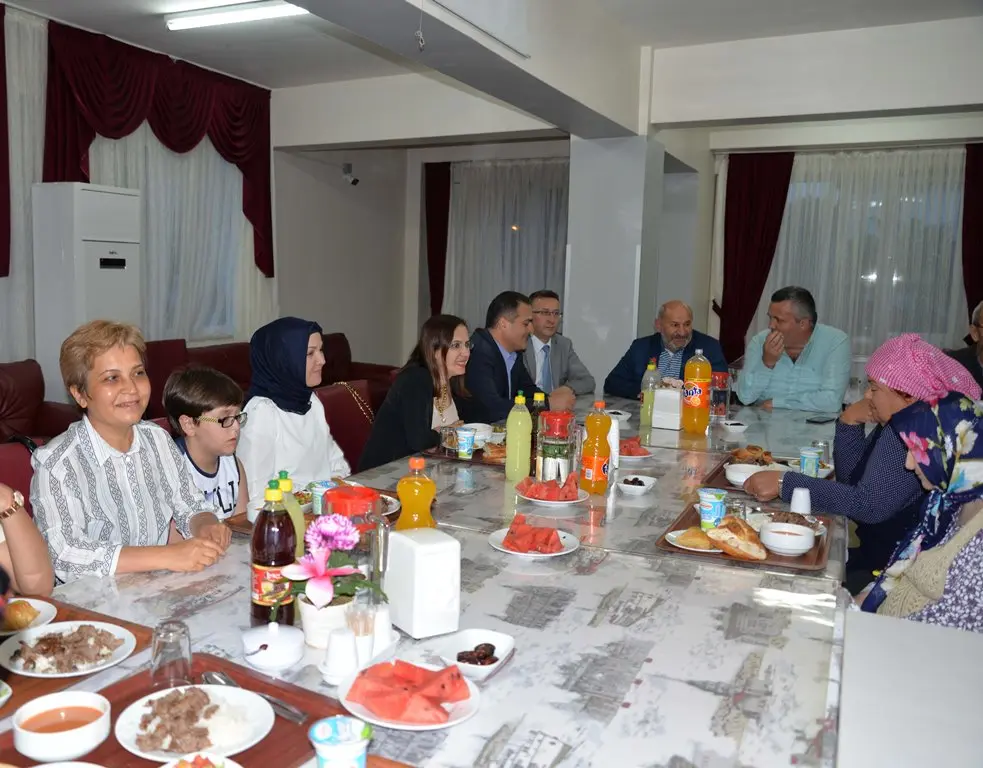 Haber: Hendek’te ilk iftar Huzurevi sakinleriyle - Galeri-1