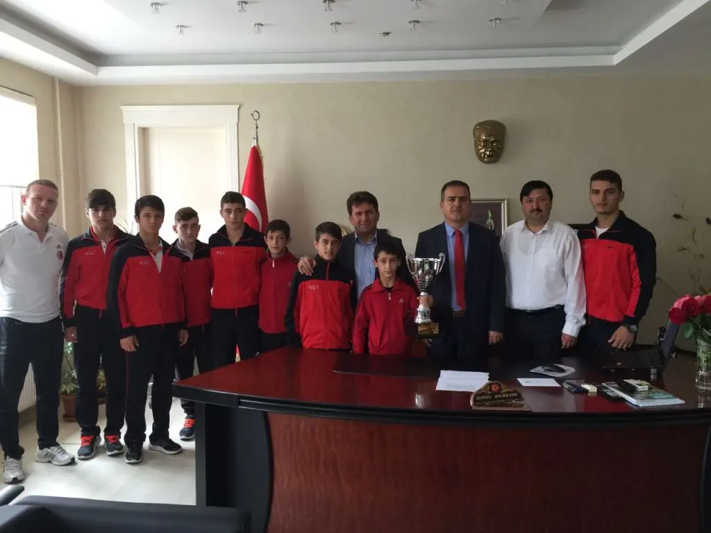 Haber: Şampiyon Güreşçilere Birer Altın Kaymakamdan - Galeri-1