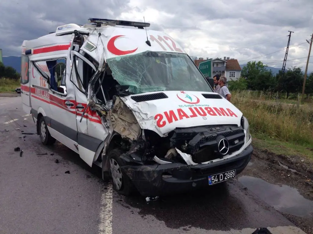 Haber: Ambulans Kaza Yaptı - Galeri-1