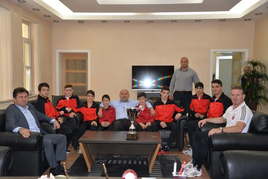 Haber: Şampiyonlardan Başkan Püsküllü’ye ziyaret - Öne Çıkan