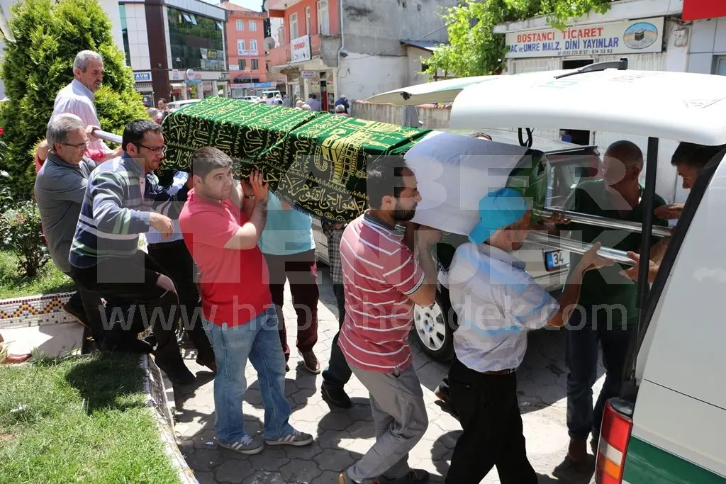 Haber: Dişçi Ahmet Sencer Dualarla Son Yolculuğuna Uğurlandı - Galeri-1
