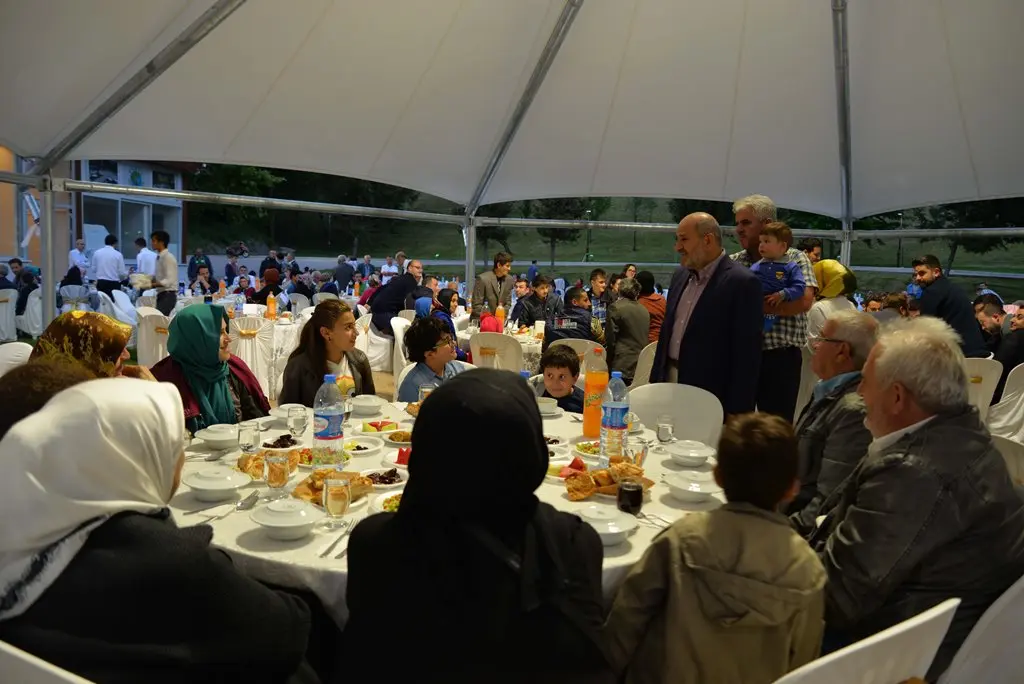 Haber: Hendek Belediye Personeli iftarda biraraya geldi - Galeri-1