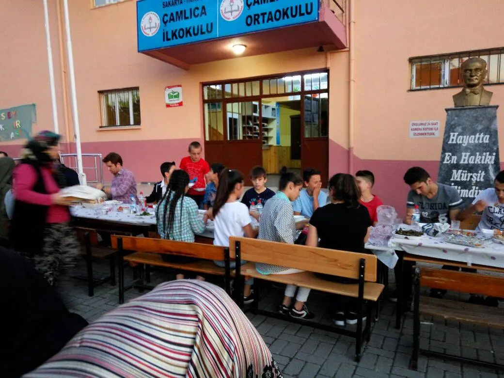 Haber: Çamlıca Ortaokulu Mezunlara İftar Verdi - Galeri-1