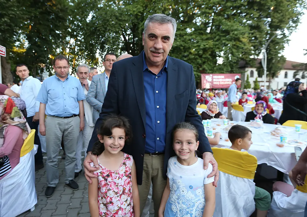 Haber: Büyükşehir Belediyesi Hendek’te İftar Verdi - Galeri-1