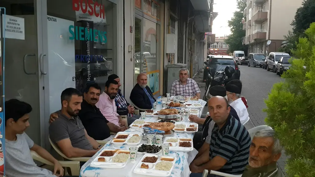 Haber: Çevre Eğitim Kültür Sosyal Yardımlaşma derneği  iftar verdi. - Öne Çıkan