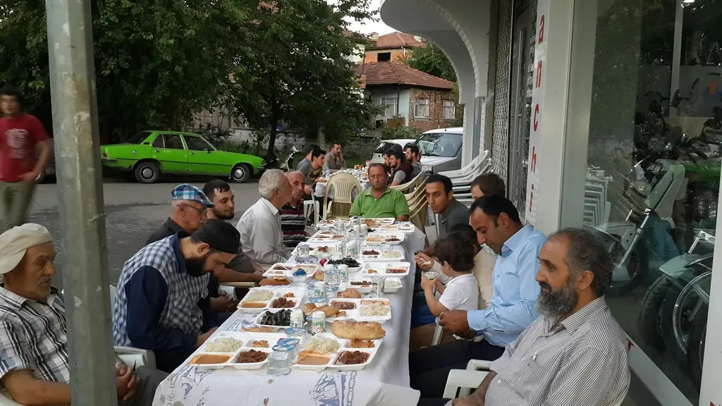 Haber: Çevre Eğitim Kültür Sosyal Yardımlaşma derneği  iftar verdi. - Galeri-6