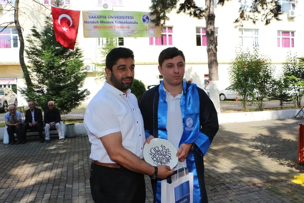 Haber: Hendek Meslek Yüksekokulunda Mezuniyet Heyecanı - Galeri-8
