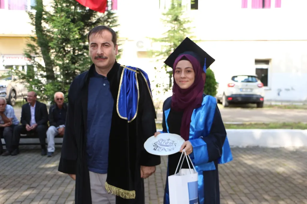 Haber: Hendek Meslek Yüksekokulunda Mezuniyet Heyecanı - Galeri-7