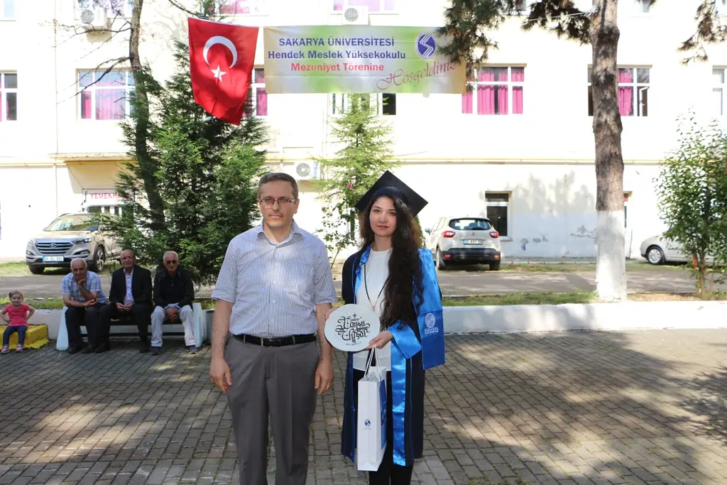 Haber: Hendek Meslek Yüksekokulunda Mezuniyet Heyecanı - Galeri-9
