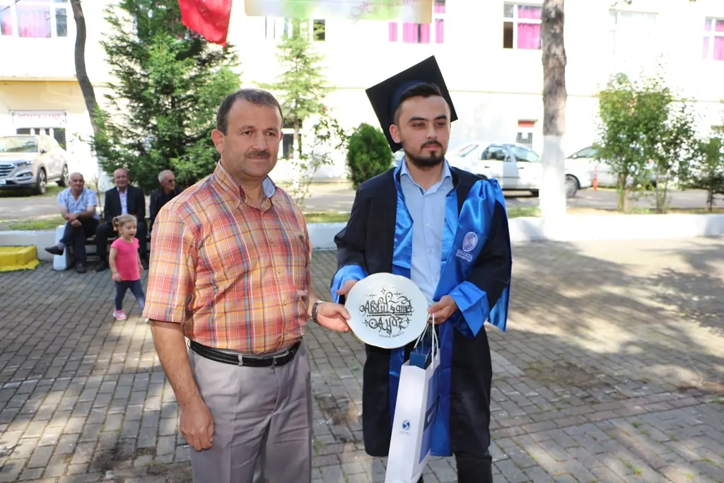 Haber: Hendek Meslek Yüksekokulunda Mezuniyet Heyecanı - Galeri-11