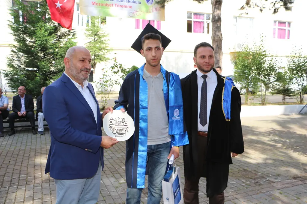 Haber: Hendek Meslek Yüksekokulunda Mezuniyet Heyecanı - Galeri-12